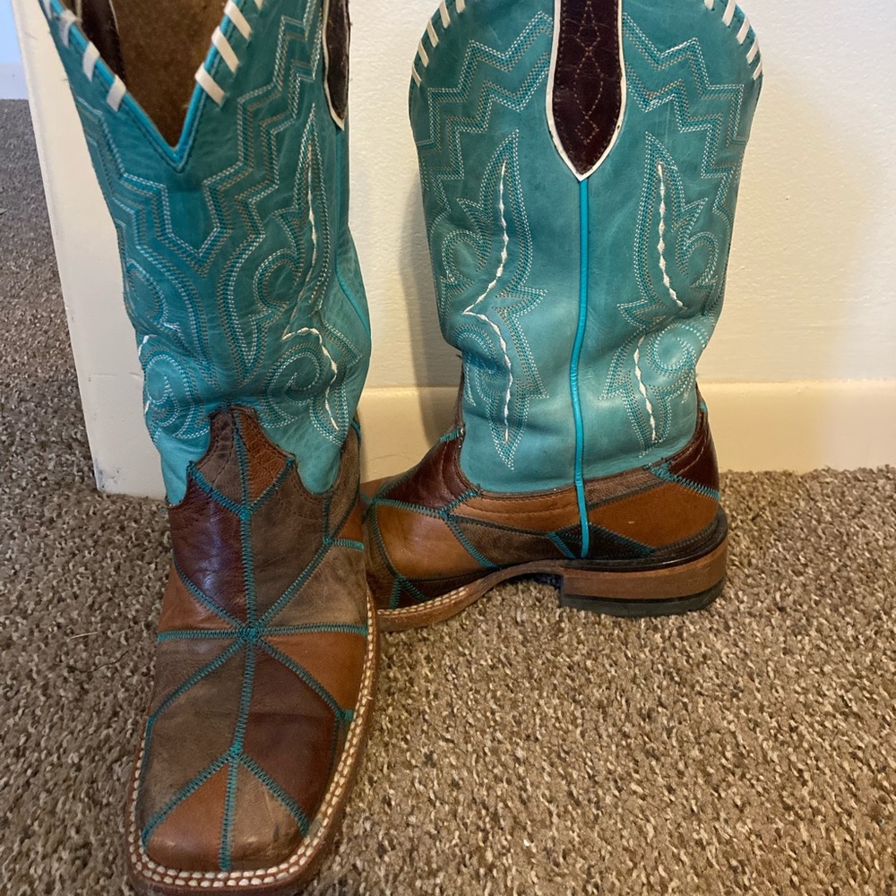 7.5 teal ariat square toe boots